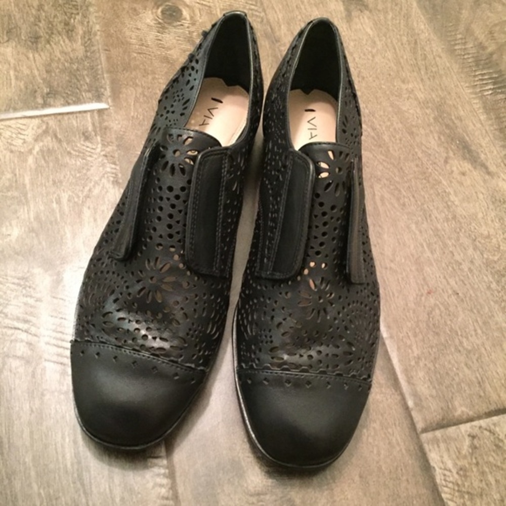 Via Spiga Eliza Perforated Black Leather Oxford Size 5